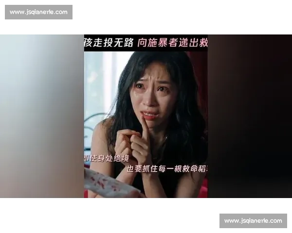 空中飞车惊魂：道具失控倾斜，女演员绝境呼救
