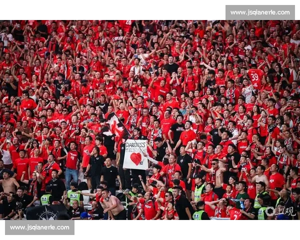 补时失控！蓉城爆铲引冲突，超时绝平再掀混战